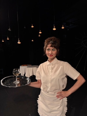 Официантка Люба Официантка Люба