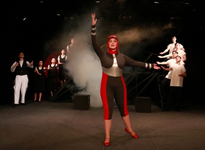 Сцены из спектакля