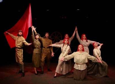 Сцены из спектакля