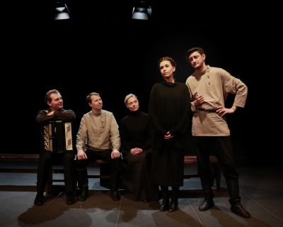 Сцена из спектакля